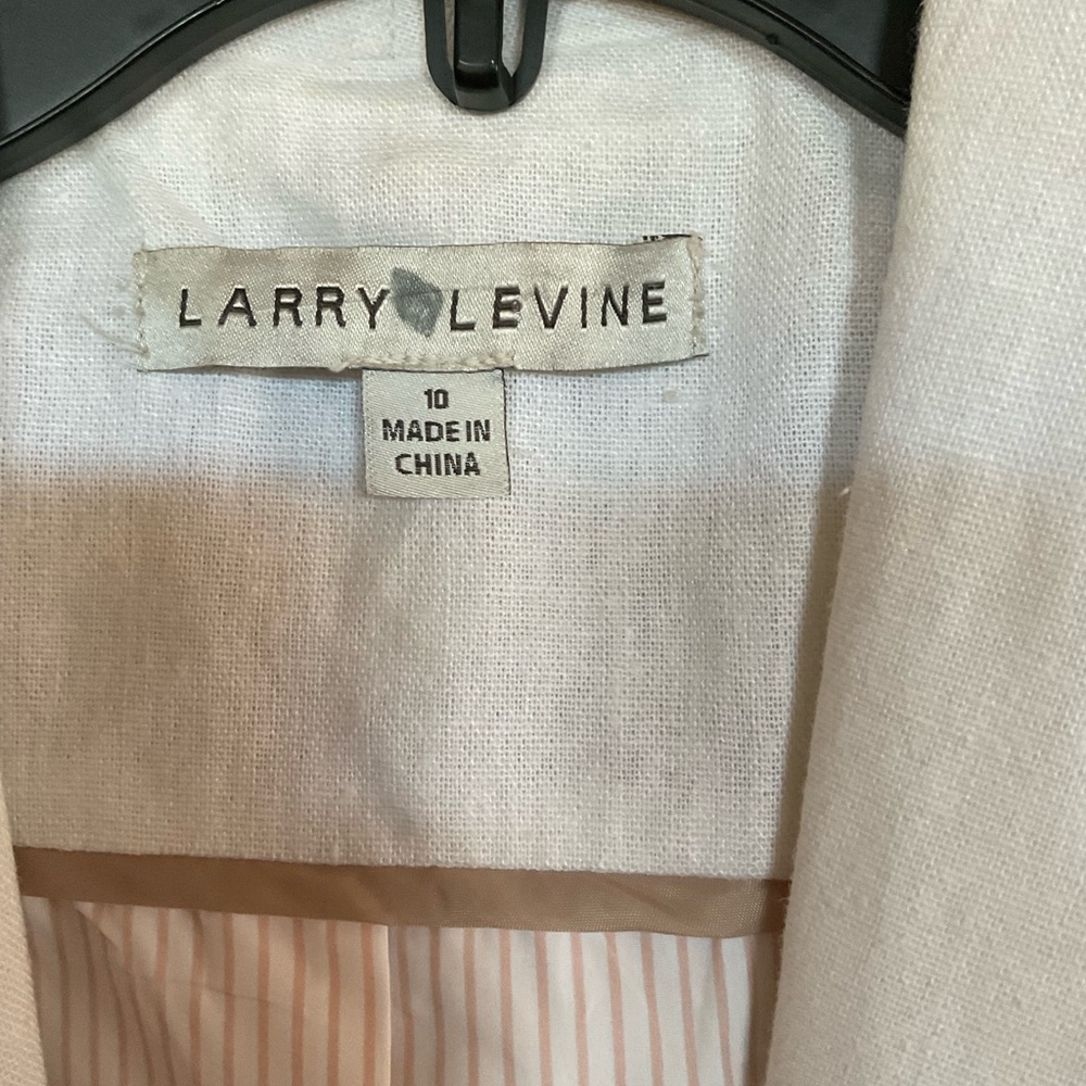 Larry Levine linen blend White Blazer. Size 10 - Picture 5 of 8